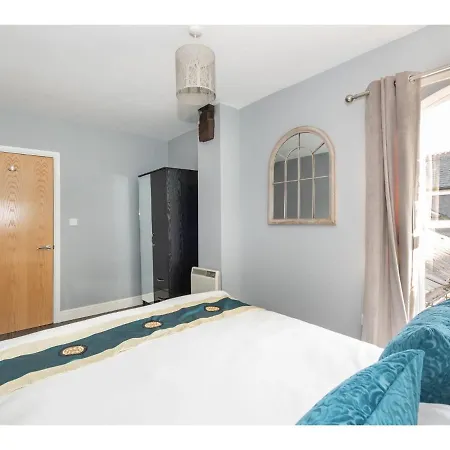 Riverside Apt - Heart Of The I Pass The Keys