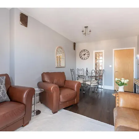 Riverside Apt - Heart Of The I Pass The Keys
